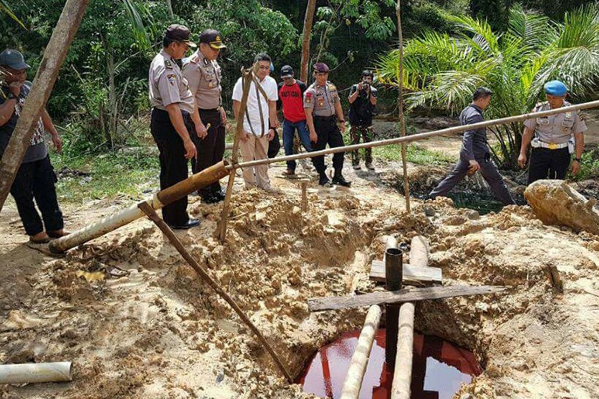 Polres Batanghari tutup lokasi sumur minyak ilegal