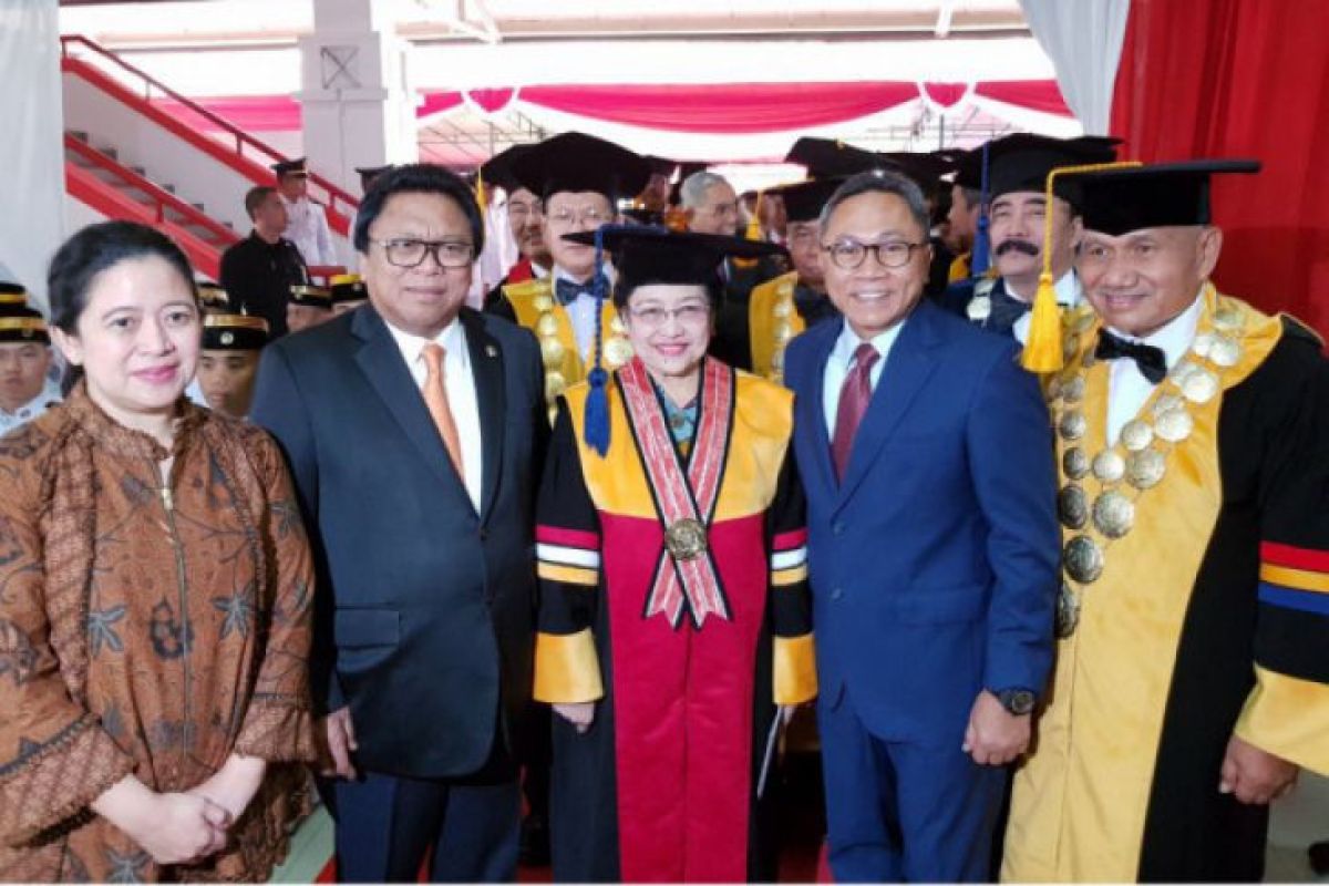 Megawati Terima Gelar Honoris Causa IPDN