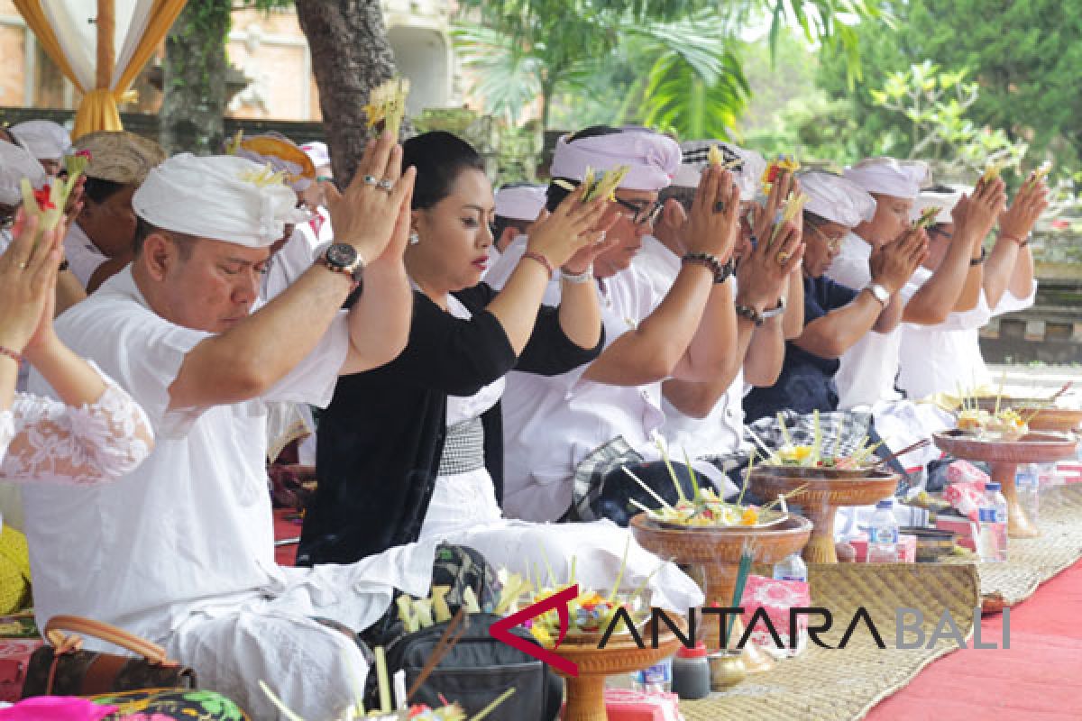 Bupati dan masyarakat Tabanan gelar Tawur Kesanga