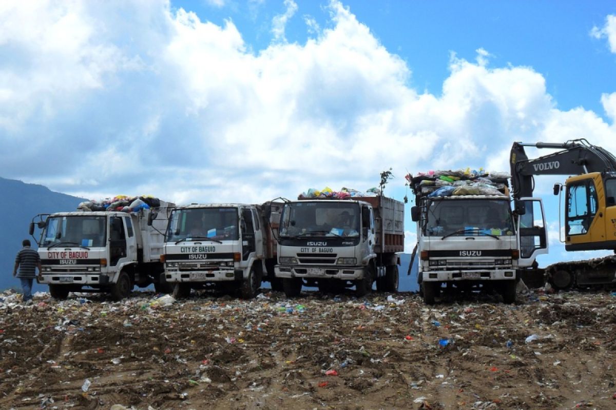 Perusahaan Ghana ubah limbah plastik jadi bata trotoar