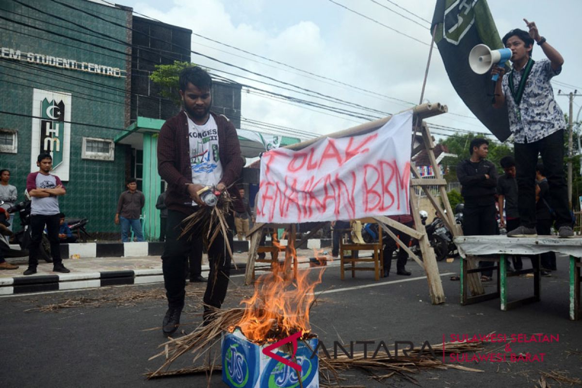 HMI Makassar tolak kenaikan BBM non subsidi