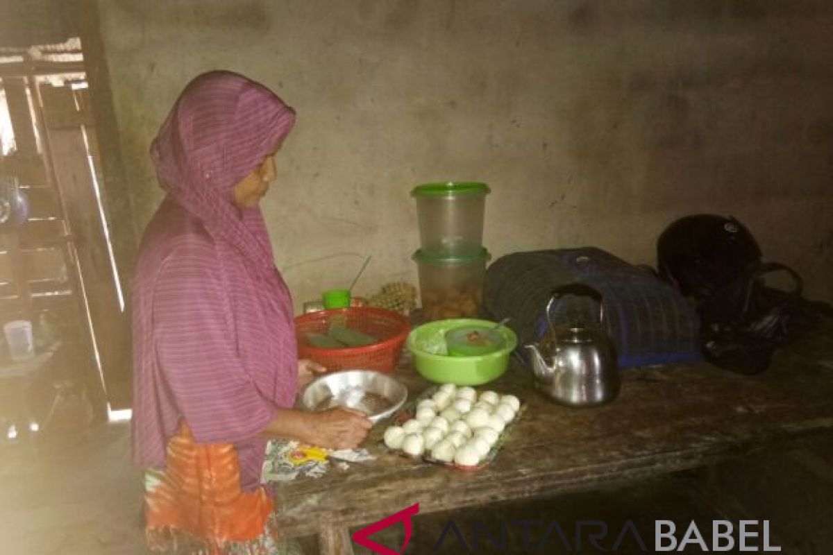 Dagangan makanan khas bertahan berkat PT Timah Tbk