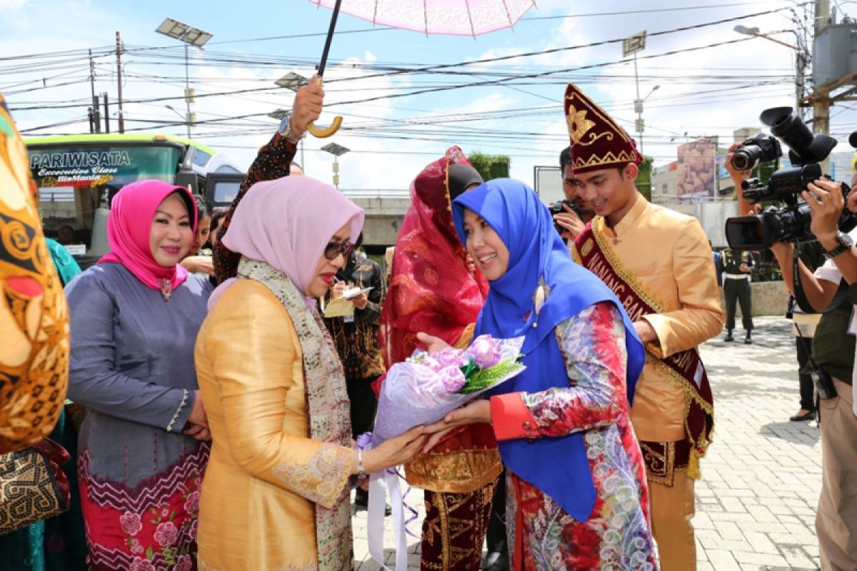 Ketua Umum Dekranas Dorong Kemajuan Sasirangan