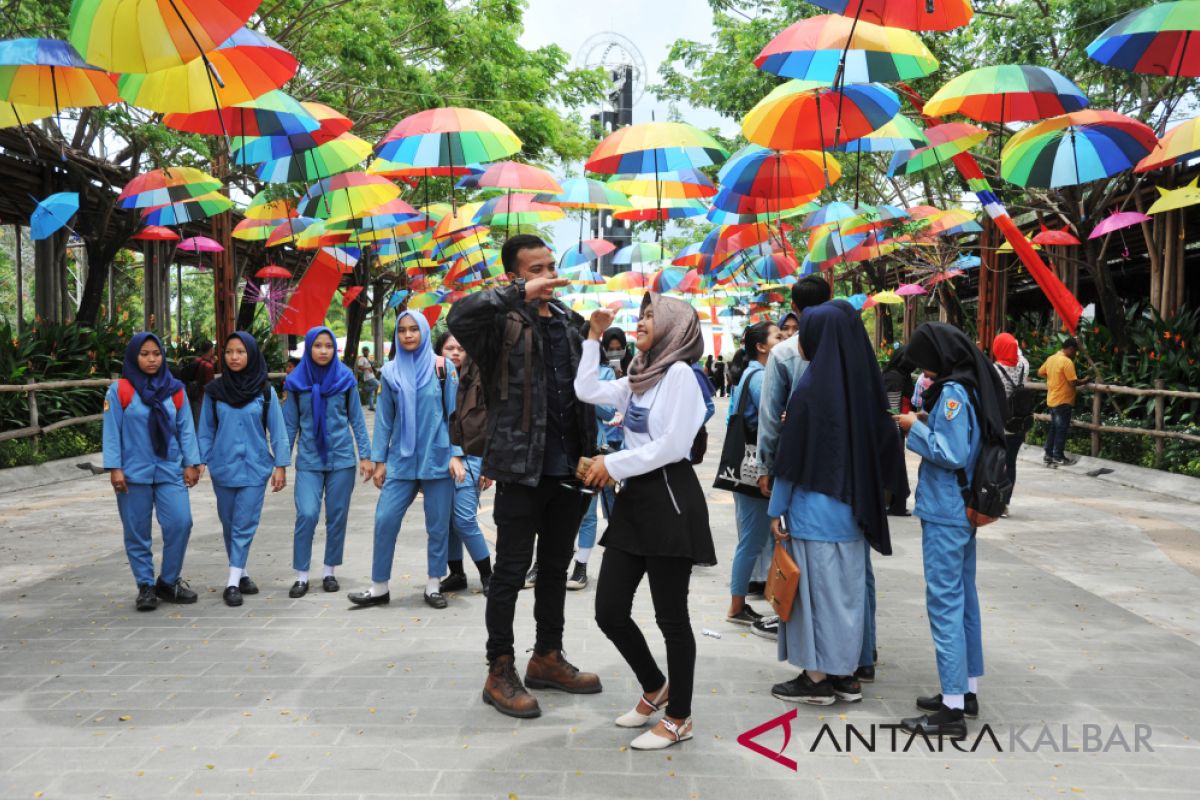 Lapan edukasi pengunjung pesona matahari Pontianak melalui planetarium