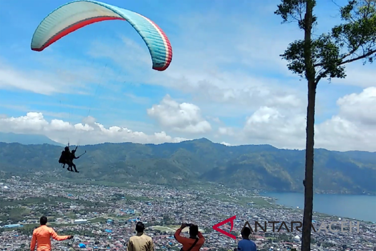 Paralayang antara olahraga dan wisata Aceh Tengah