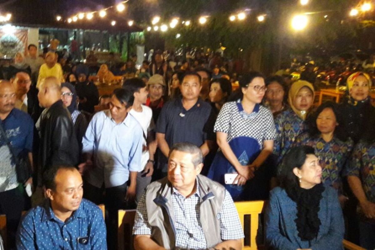 SBY nostalgia di Yogyakarta, nikmati angkringan di tengah khalayak