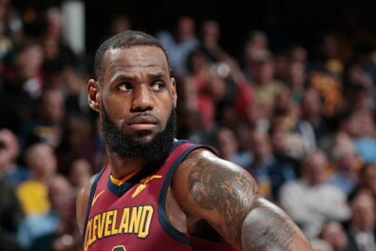 LeBron James sokong Cavaliers imbangi Pacers 2-2