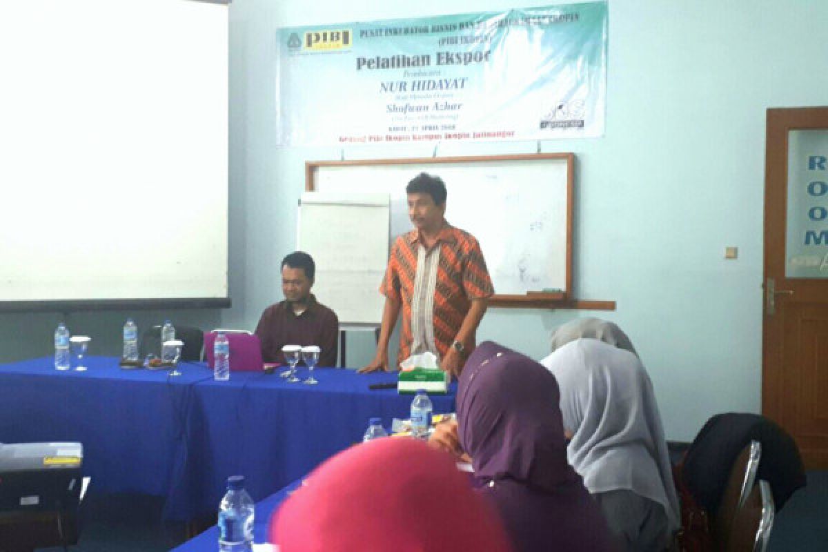 Model pelatihan SDM UKM disarankan untuk diubah