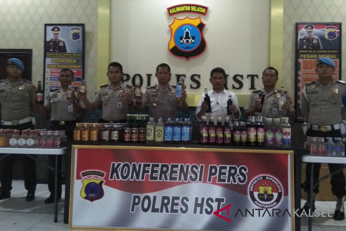 Polisi Sita Ratusan Botol Miras Di Terminal Keramat Barabai