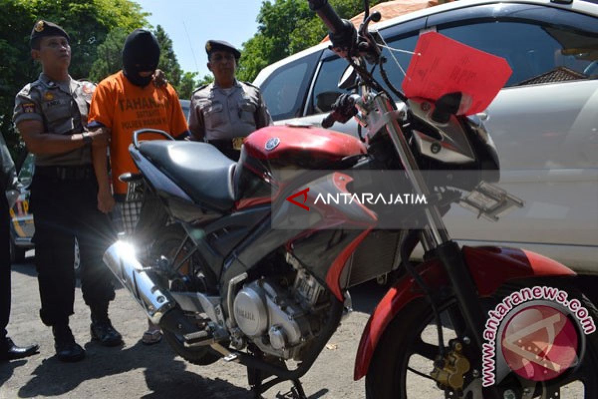 Polres Ponorogo Tangkap Tersangka Penggelapan Sepeda Motor