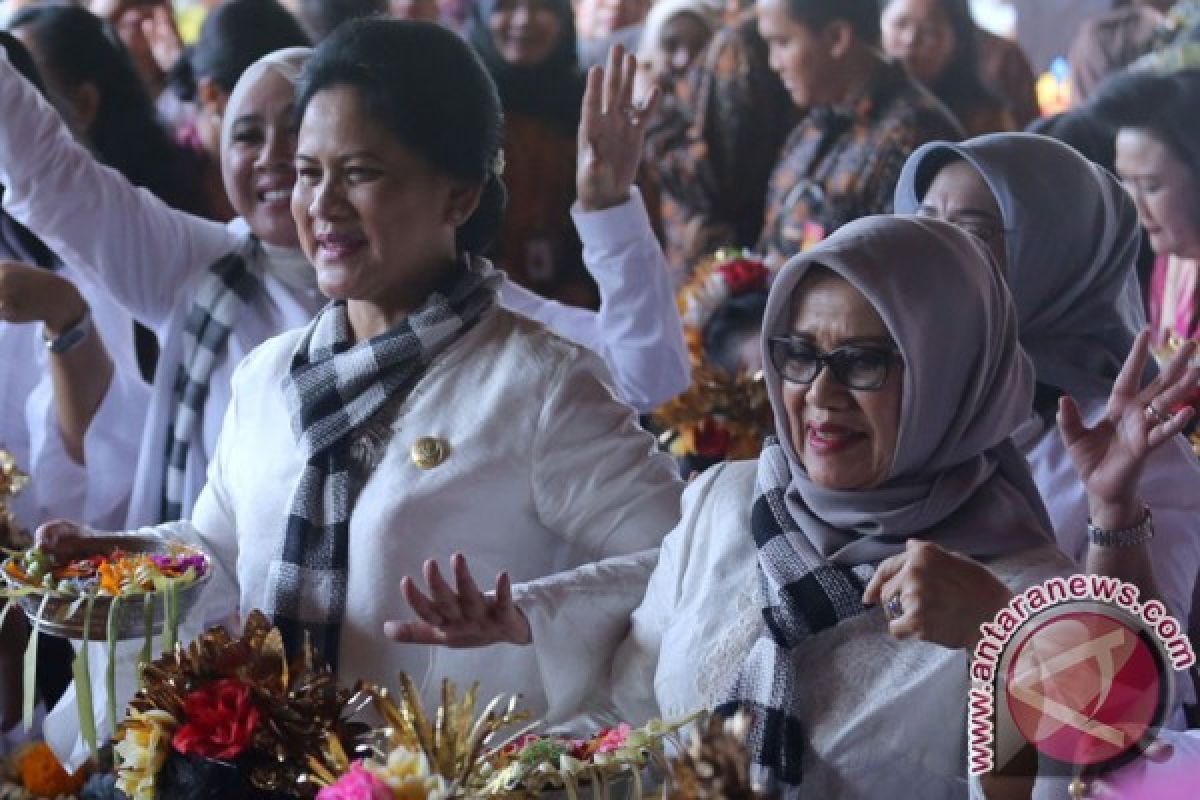 Ibu Negara lakukan kunjungan kerja ke Maumere