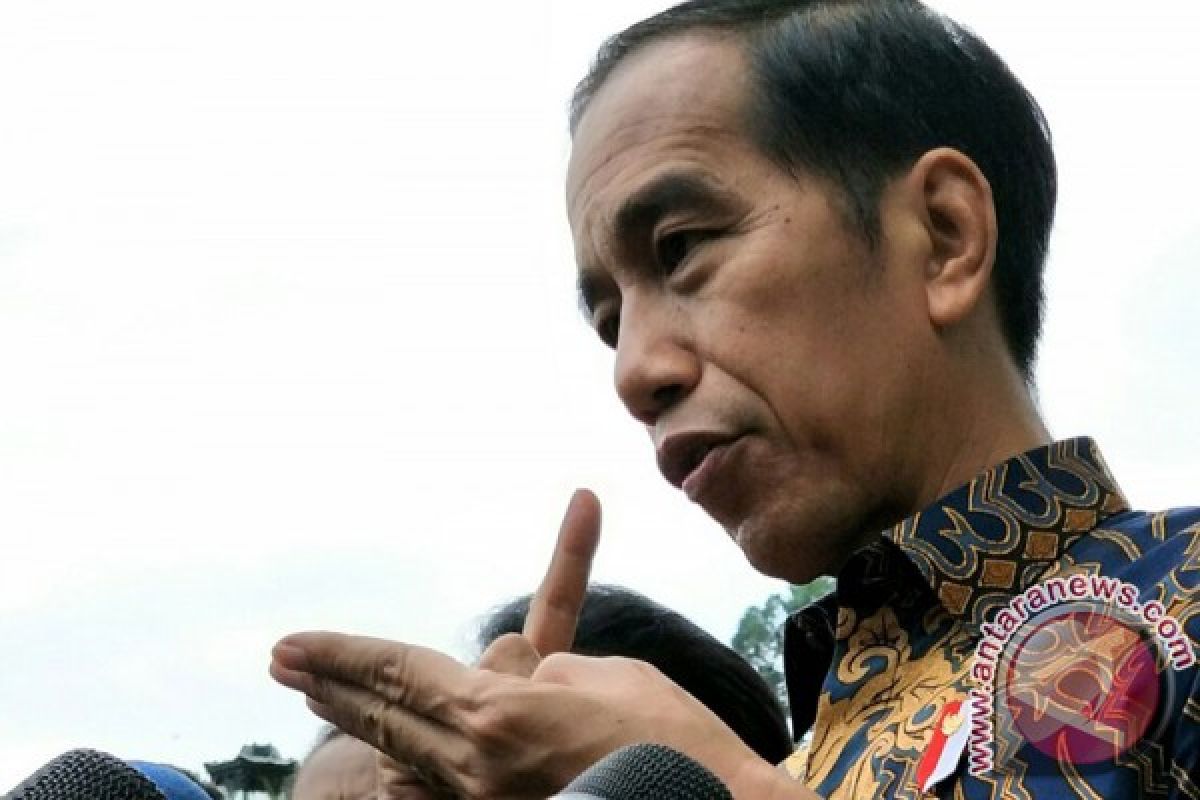 Ribuan orang menanti Jokowi di Citarik, Sukabumi, sejak pagi