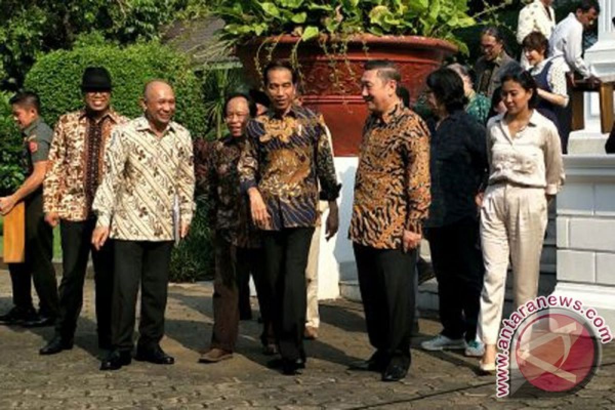 Presiden Jokowi bersilaturahim dengan budayawan