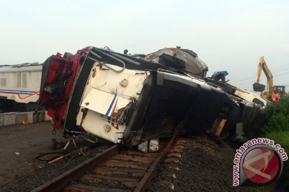 Masinis KA Sancaka tewas di lokasi kecelakaan