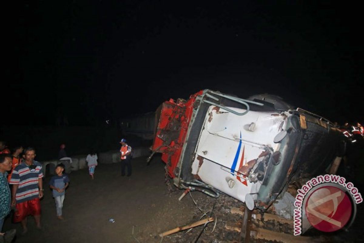 Perjalanan kereta api belum normal setelah kecelakaan Sancaka di Ngawi