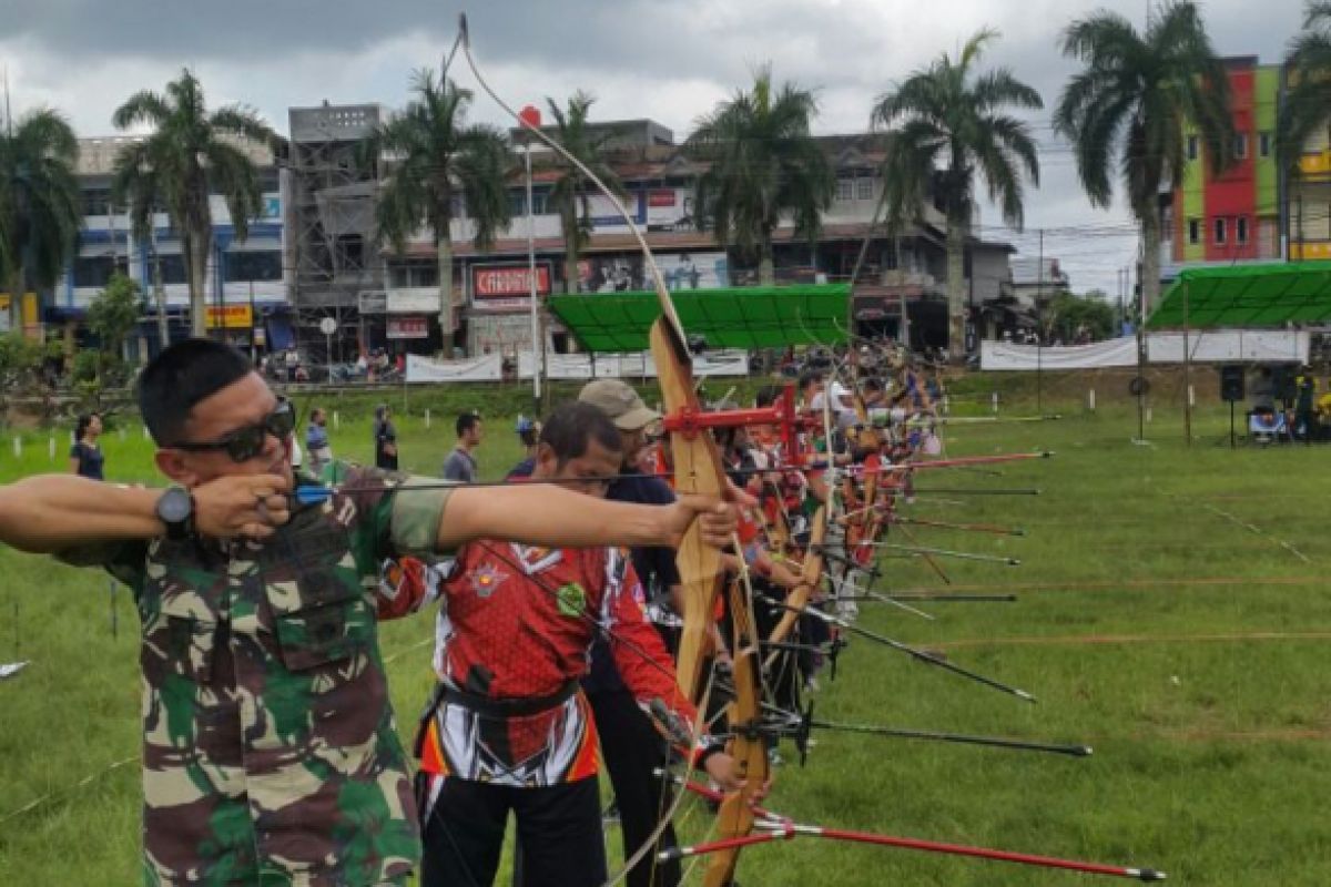 Dandim ikuti lomba memanah meriahkan HUT Sanggau