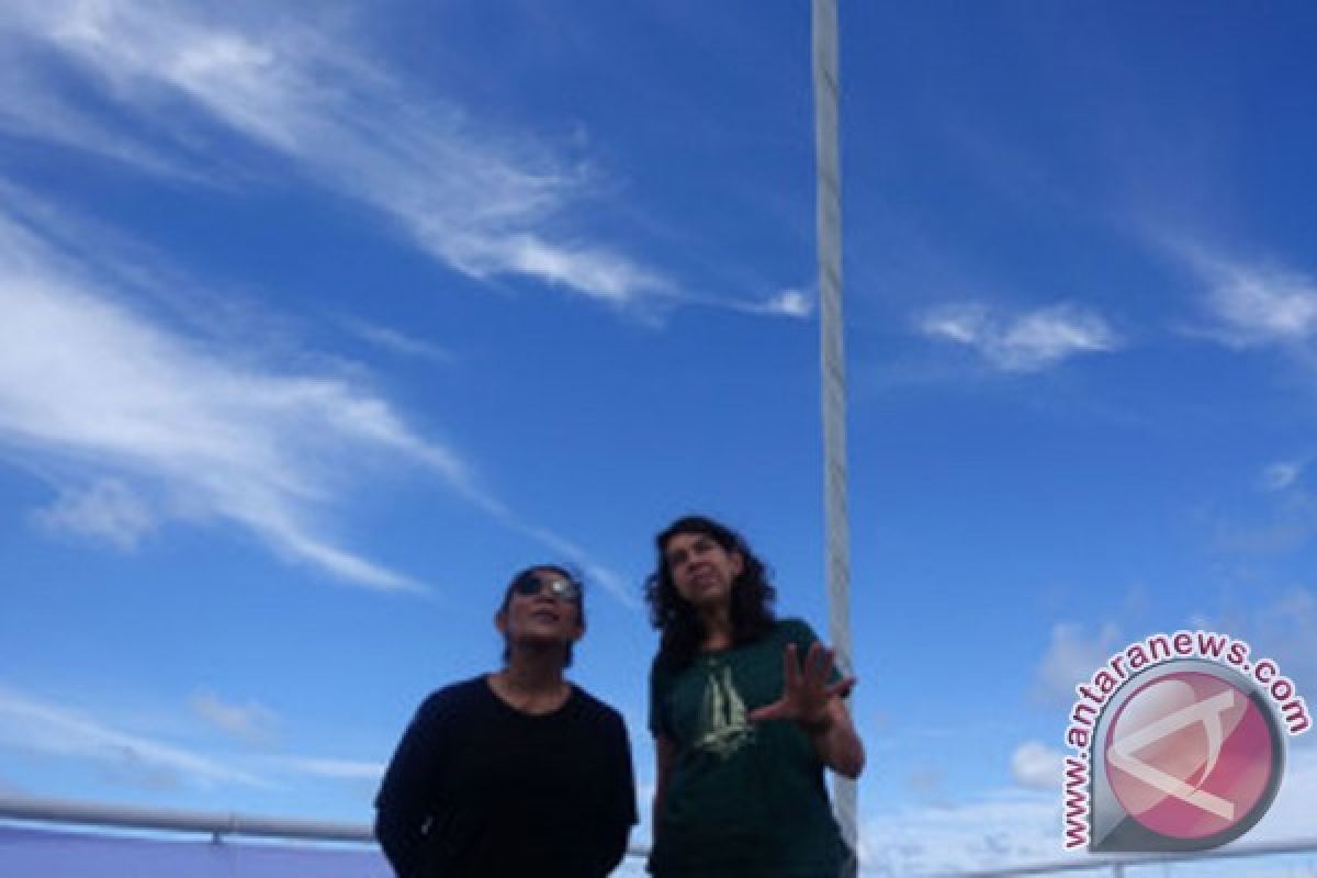 Video kedatangan Menteri Susi ke Kapal Rainbow Warrior