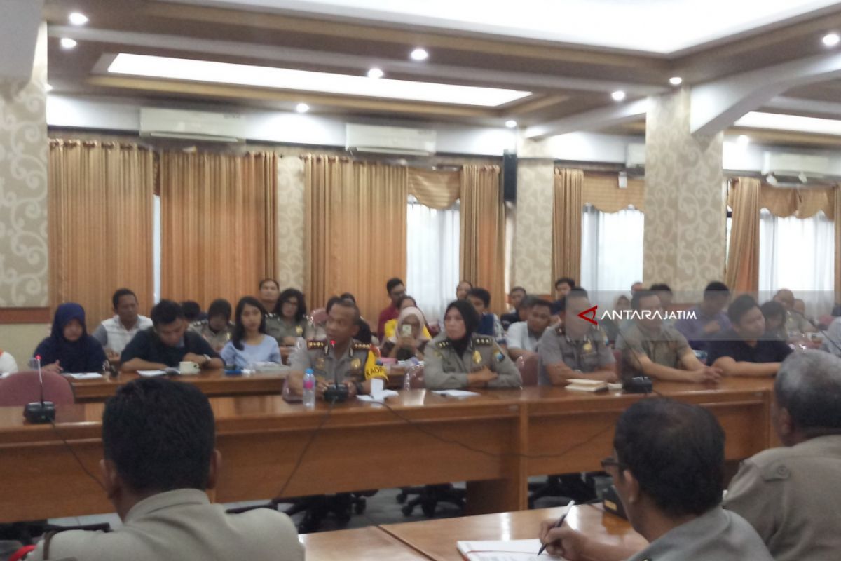 Polisi Surabaya Kuliah Kehumasan di Unair