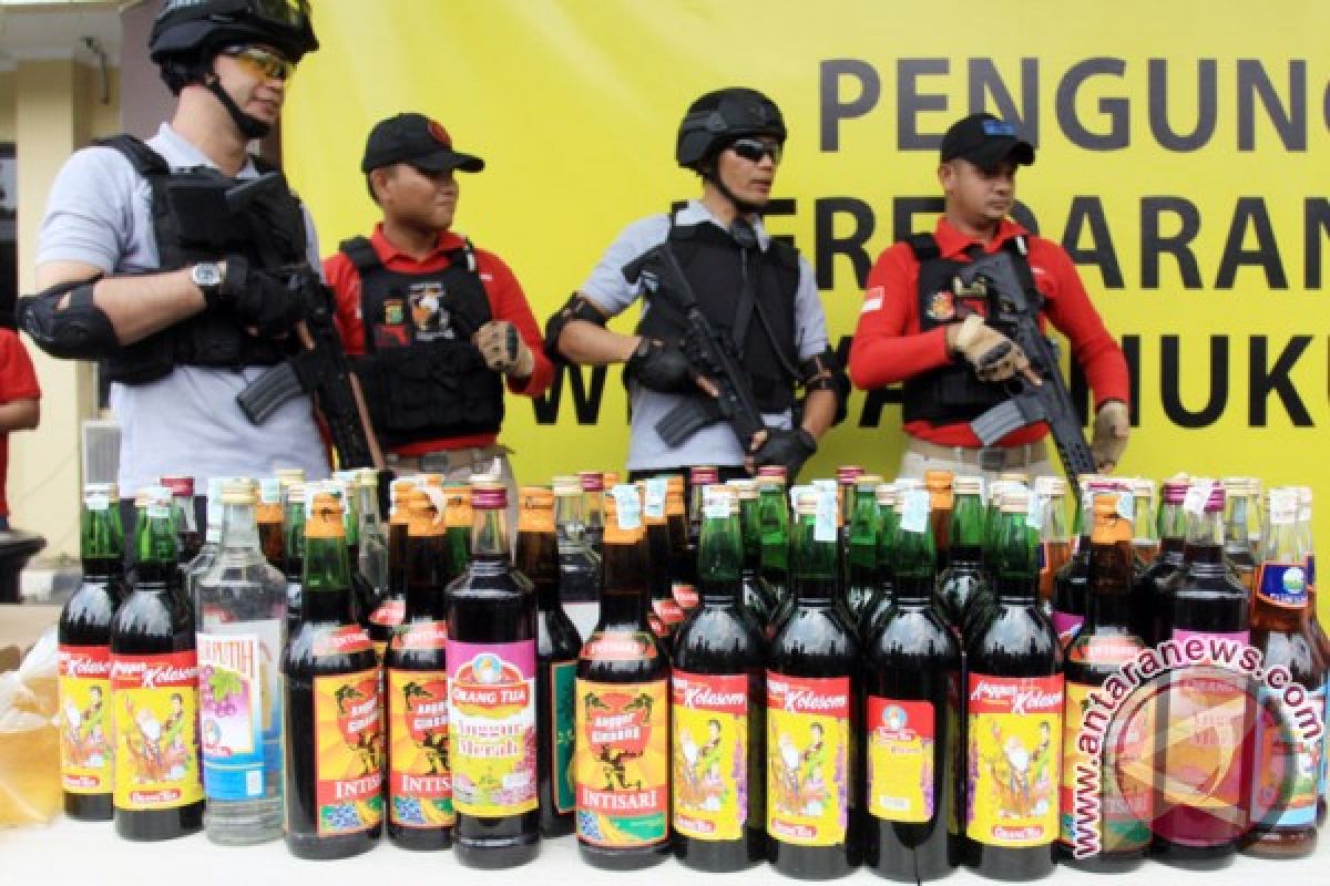 Polres Tangsel ciduk penjual minuman keras oplosan