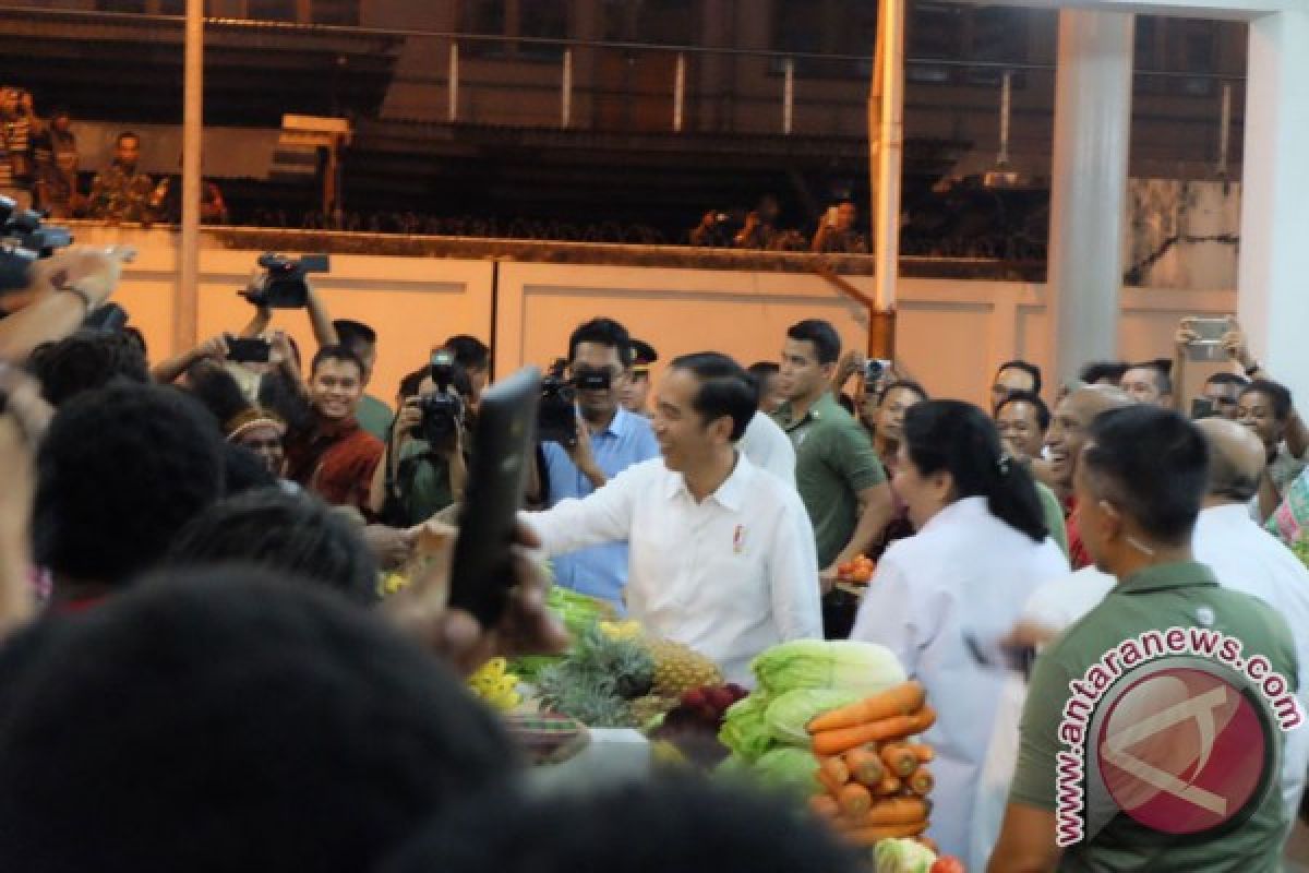 Presiden belanja ketela di Pasar Mama-Mama Jayapura