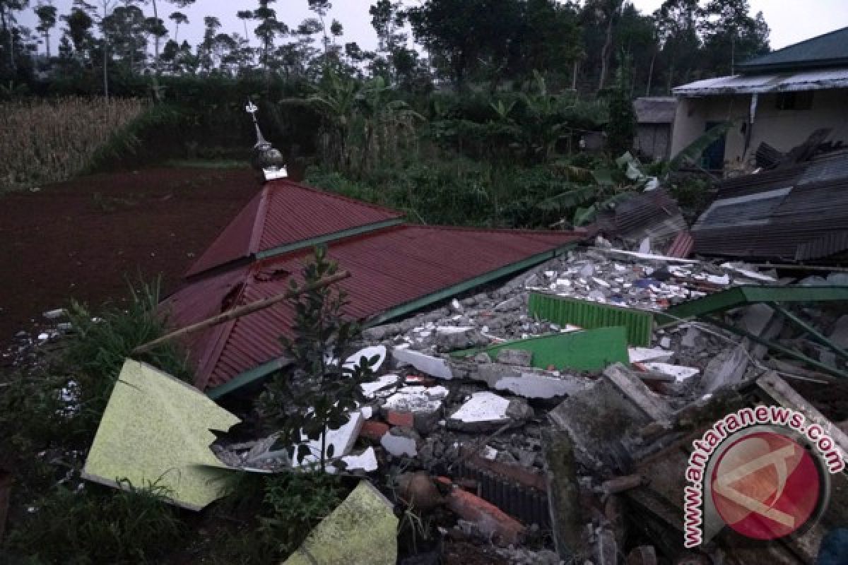 Pemkab Bajarnegera tetapkan tujuh hari tanggap darurat terkait gempa