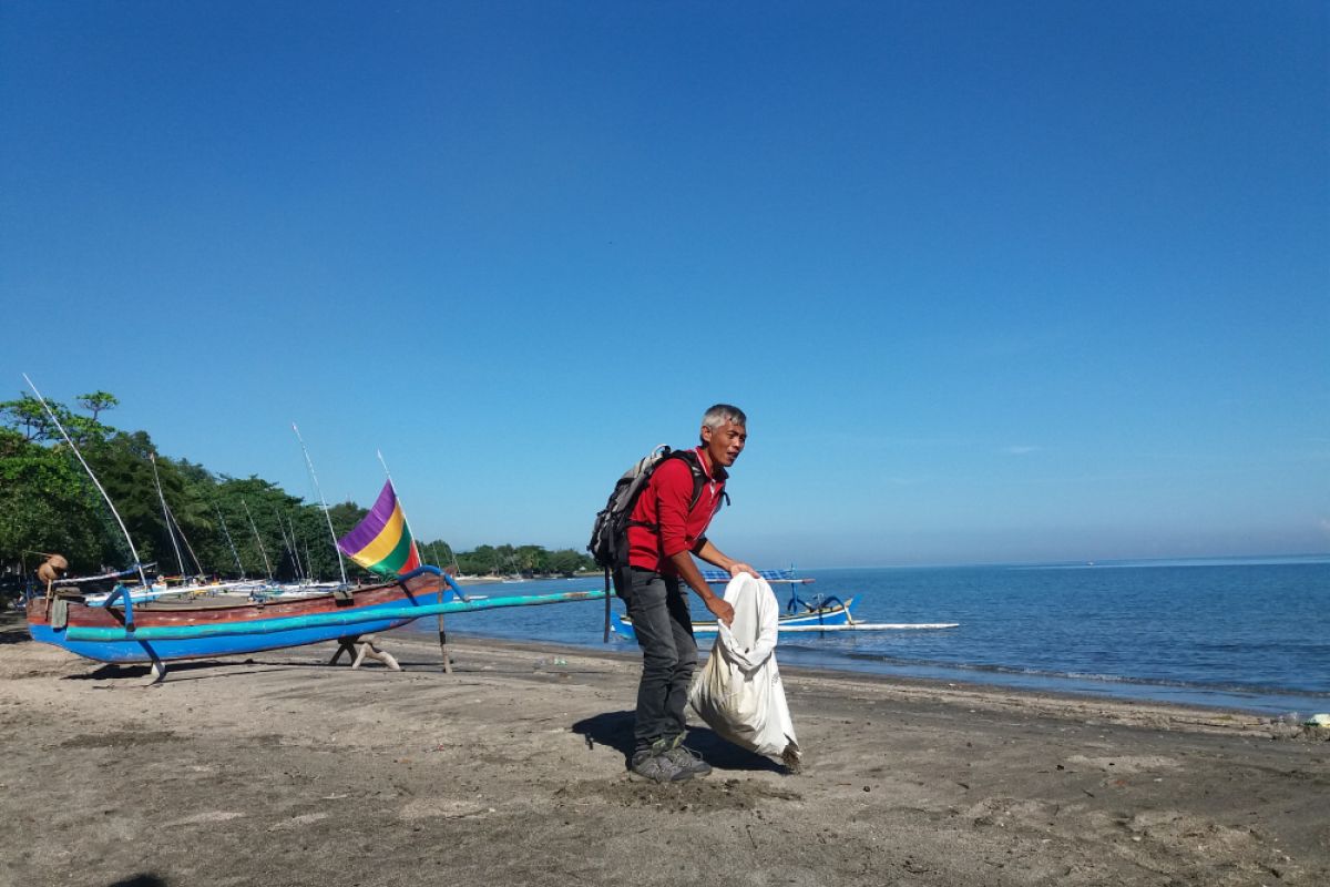 Pemkab Situbondo Gelar Bersih-bersih Pantai Wisata