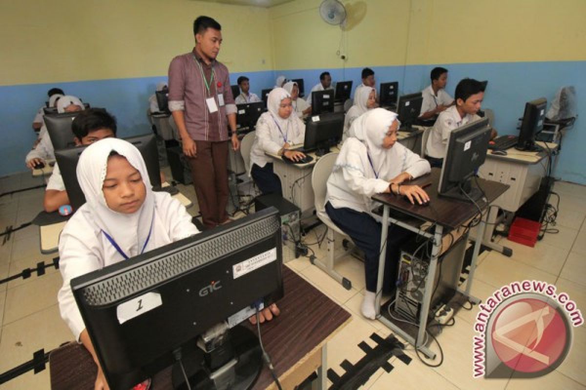 Pelaksanaan UNBK tiga SMP di Rejang Lebong sempat tertunda