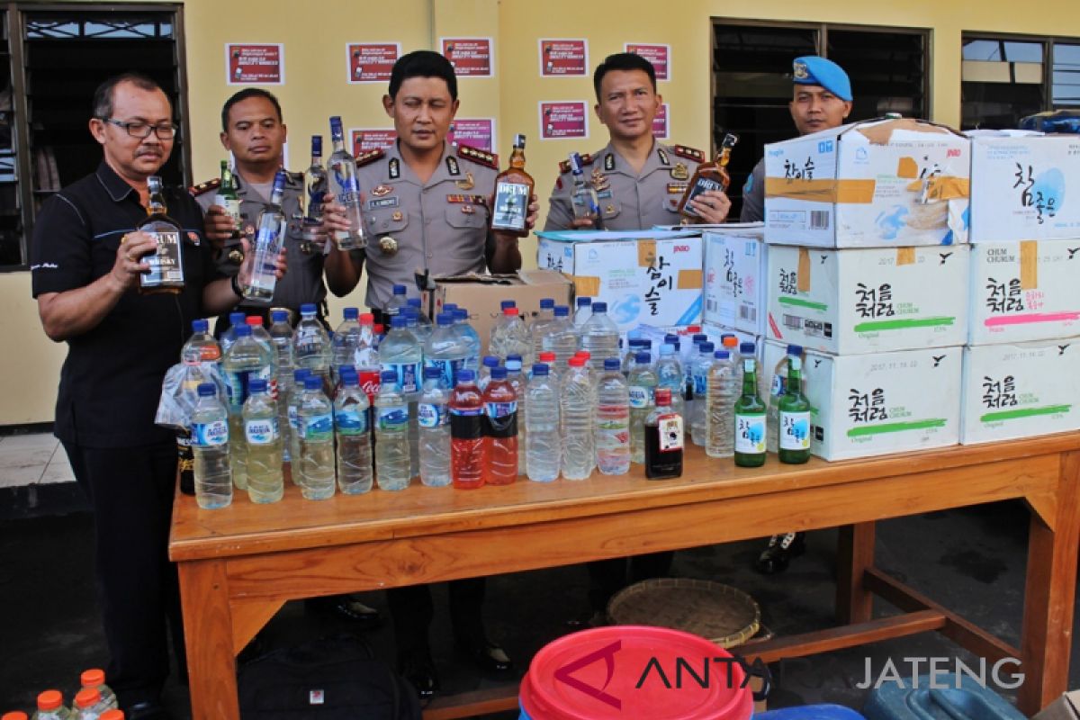 Polresta Surakarta amankan ratusan botol minuman keras