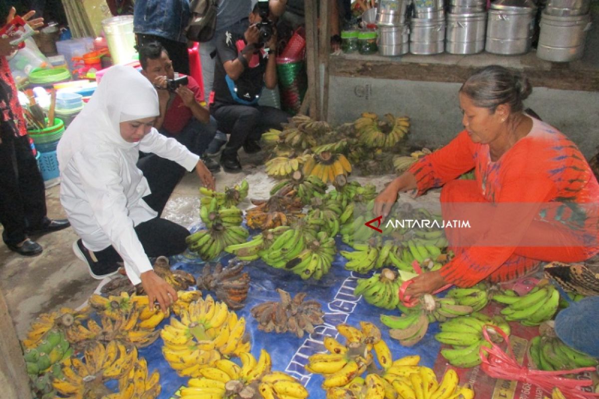 Khofifah Ungkap Perlunya Bank Penyalur KUR di Pasar Tradisonal (Video)