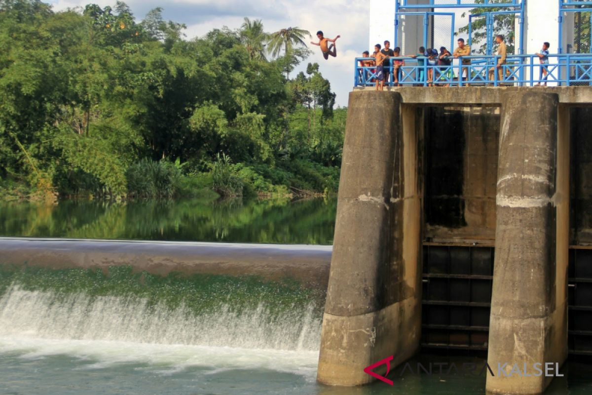Tiga orang warga Labuhan diduga tenggelam di irigasi Batang Alai