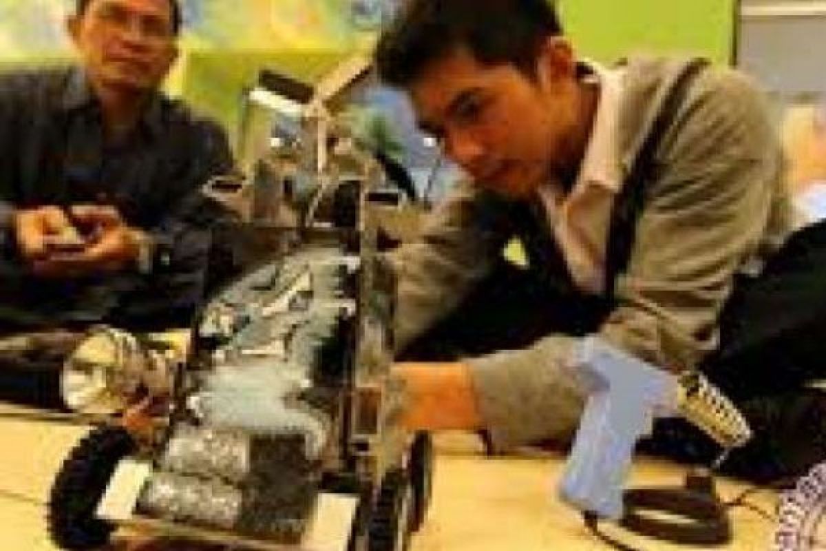 52 Tim Bertarung dalam Kontes Robot Sumatera di Pekanbaru, PCR Ikut 2 Kategori
