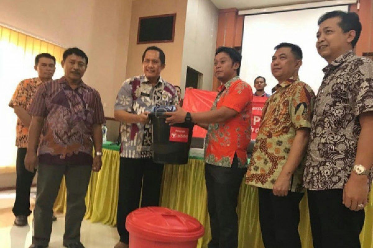 Bank Sampoerna-Sahabat UKM Bersih-bersih Pasar Citra Niaga Jombang