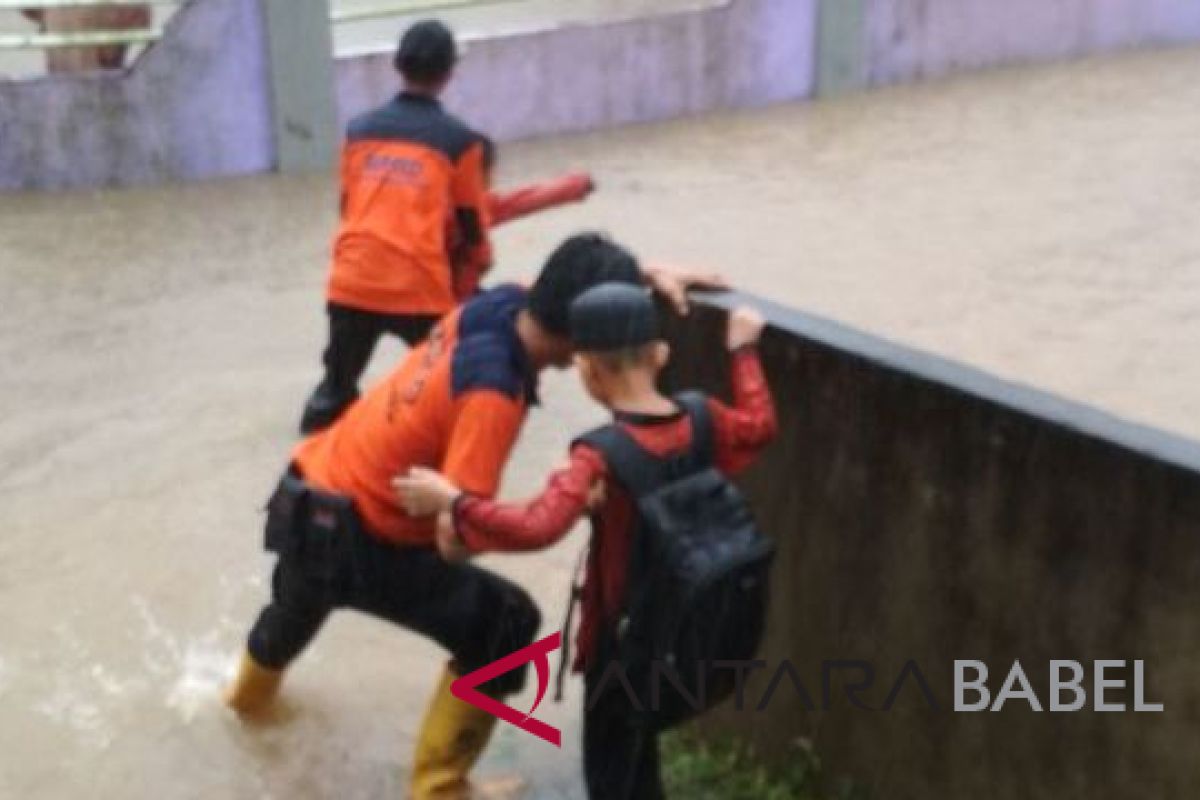 BPBD evakuasi korban banjir di Desa Rias