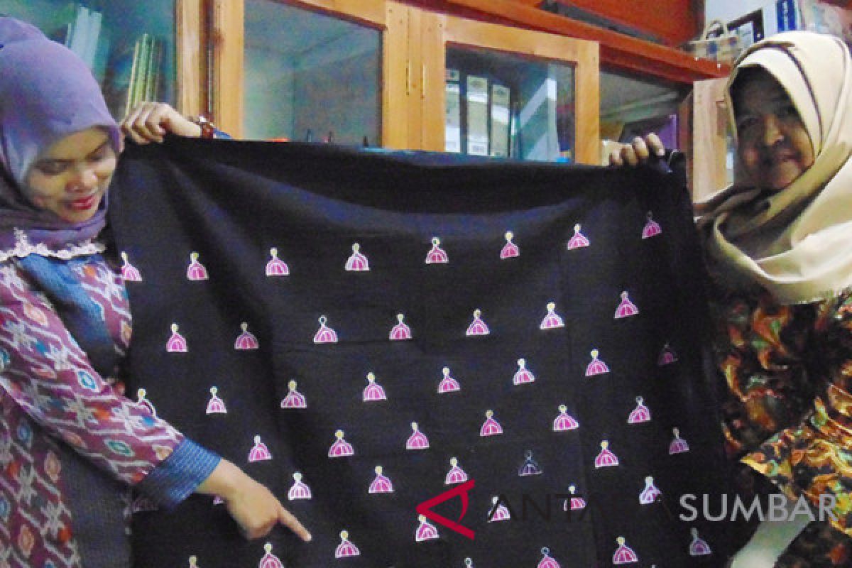 Sempat dibeli Mufidah Jusuf Kalla, batik Pariangan diperkenalkan secara nasional (video)