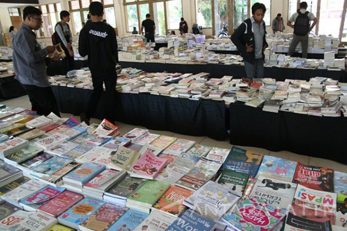 Bazar buku murah Penajam sediakan 20.000 buku