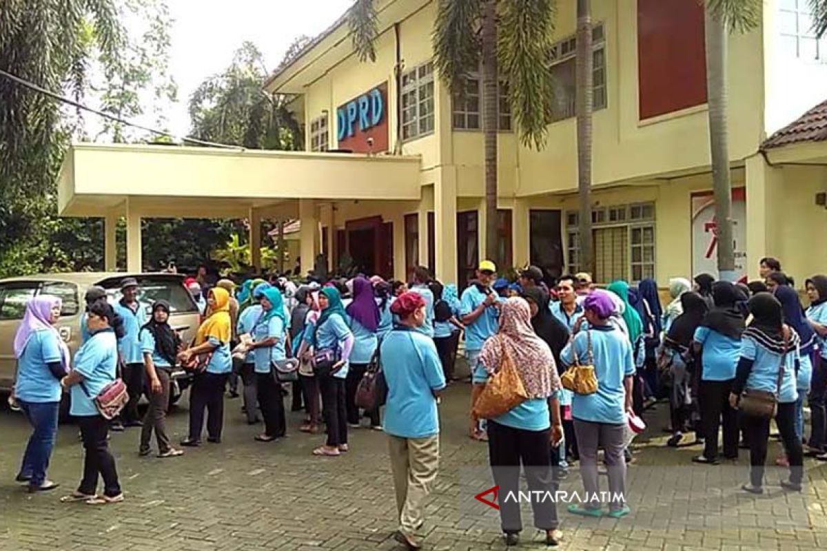 Koperasi Kareb Bojonegoro Tidak PHK Buruh