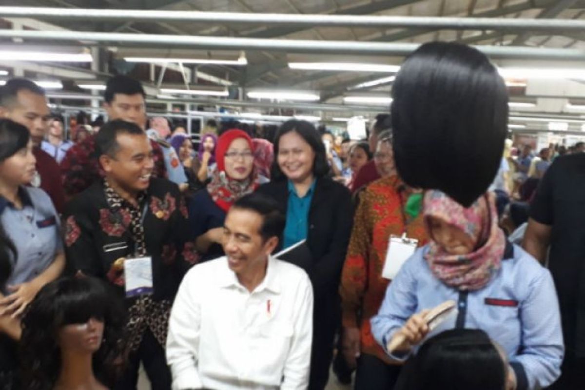 Buruh Pabrik Rambut Purbalingga Kaget Didatangi Jokowi