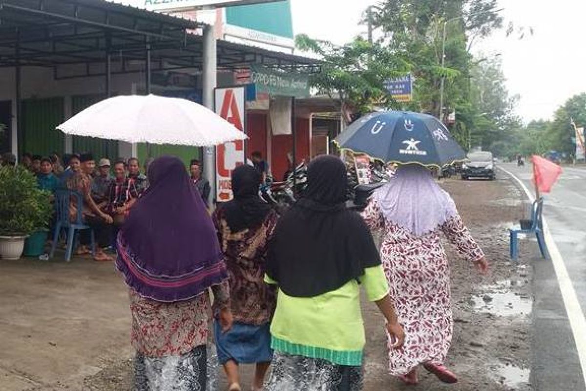 Tiga Korban Tewas Bus Terguling di Magetan Dimakamkan