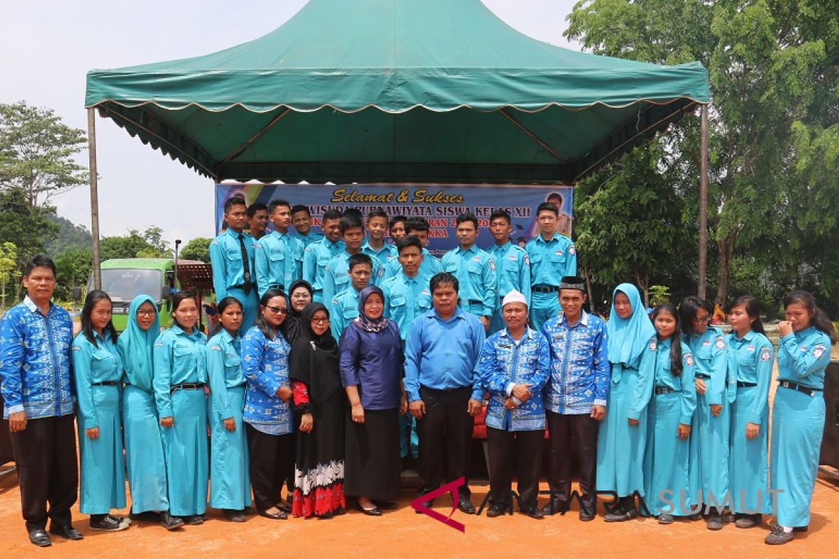 Delmeria Sikumbang janji perjuangkan SMAN2  Tukka Tapteng