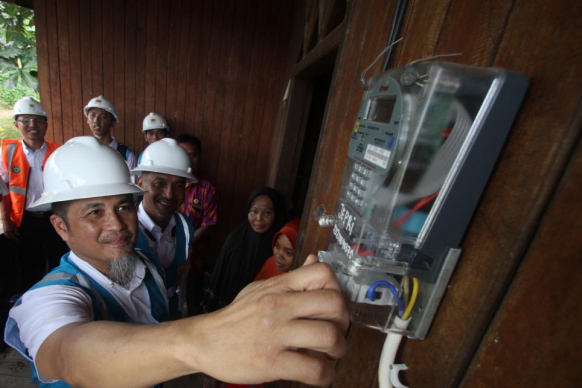 All villages in East and North Kalimantan have electricity