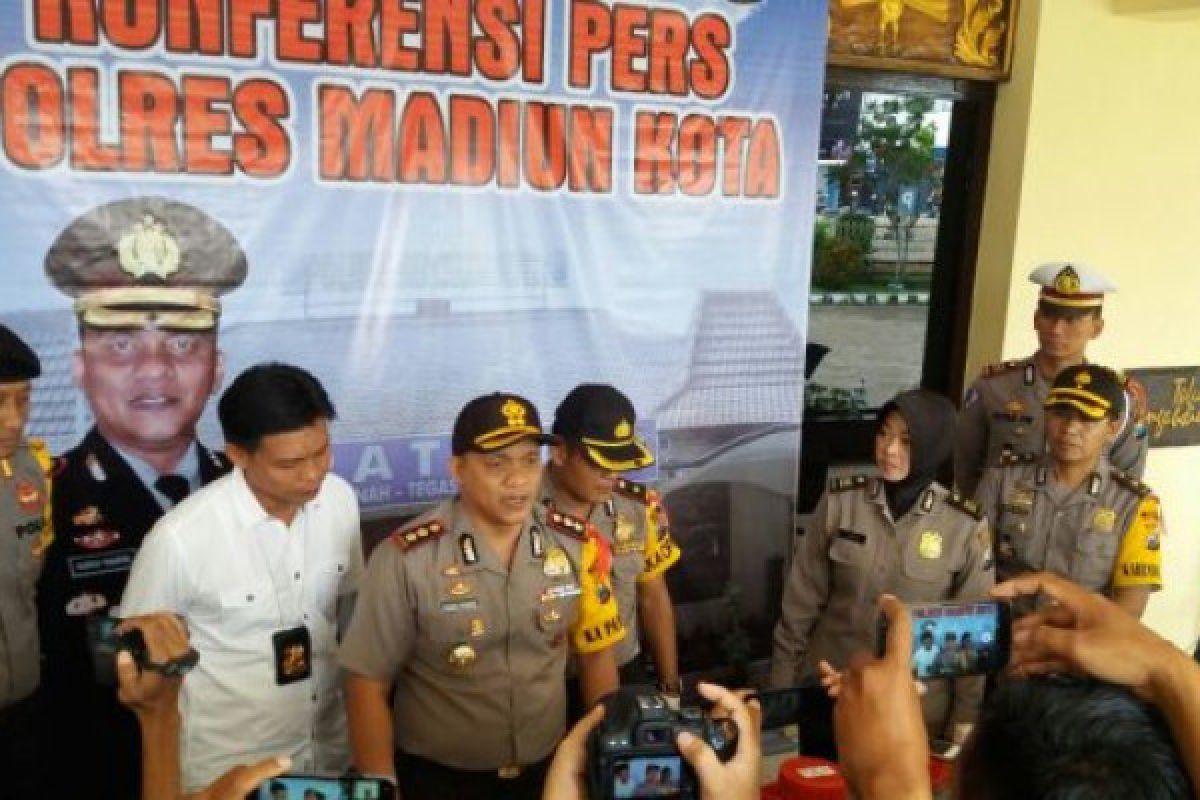 Polres Madiun Kota Gerebek Pabrik Pembuatan Miras Oplosan