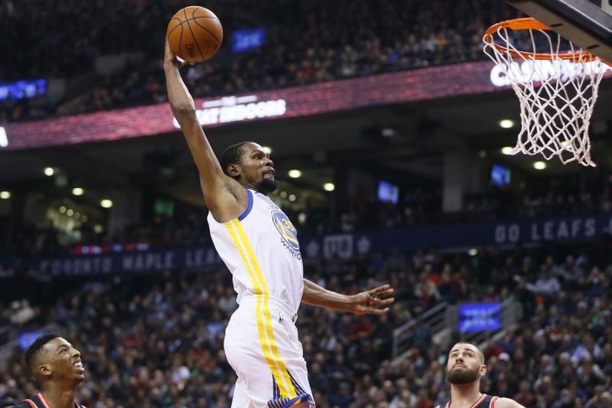 Warriors kalahkan Spurs  116-111