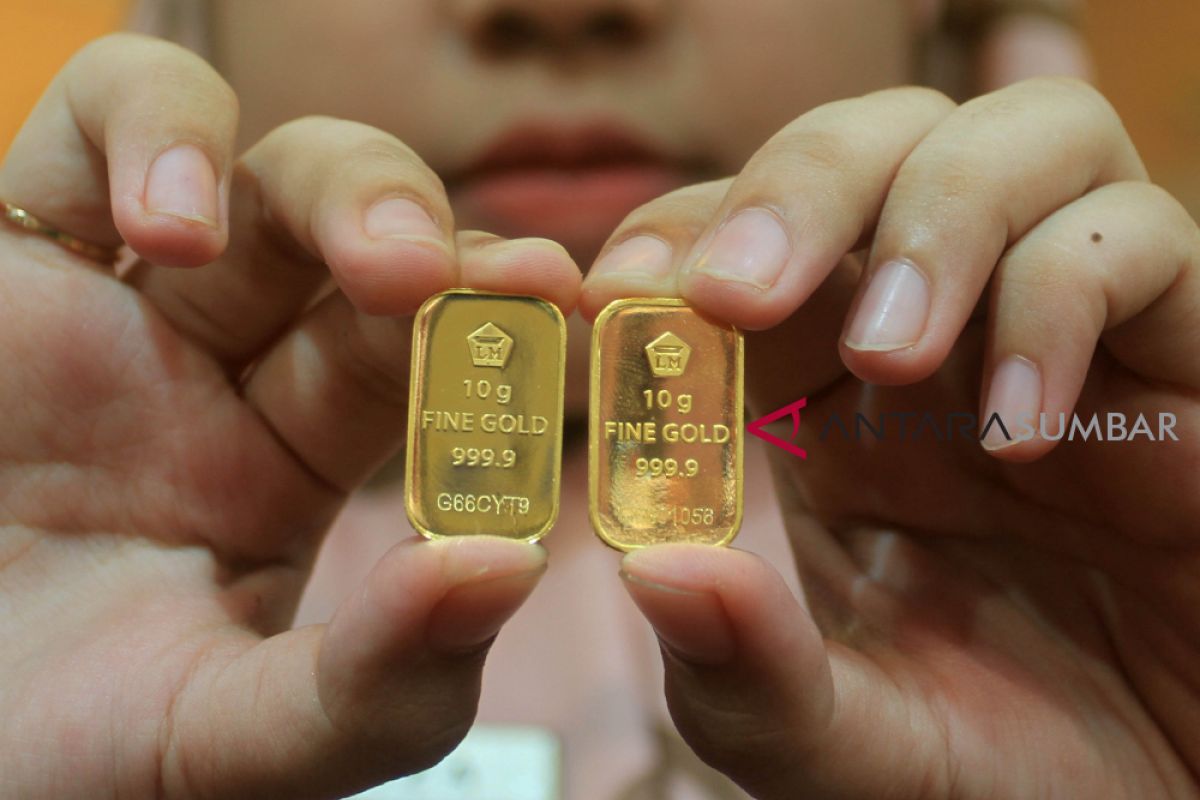 Emas berjangka naik sedikit pada akhir perdagangan Rabu