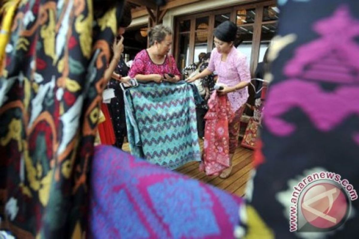 IFC tonjolkan kain tradisional Bali merespons mode dunia