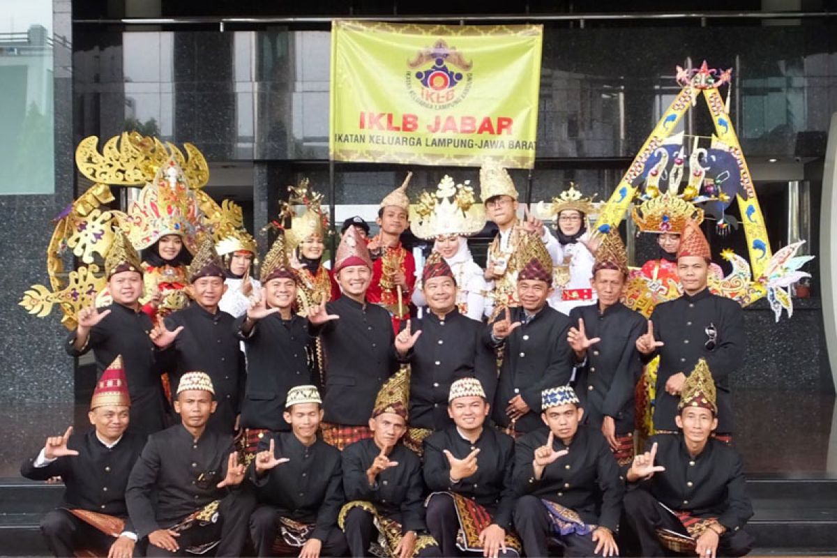 Ikatan Keluarga Lampung Bandung Ikuti Karnaval Budaya Asia Afrika Ke-63