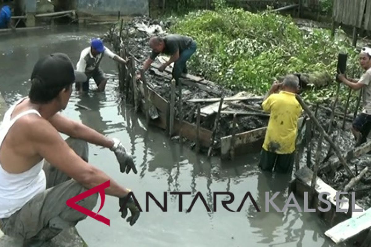 Masyarakat Kotabaru Bersihkan Sungai Antisipasi Banjir