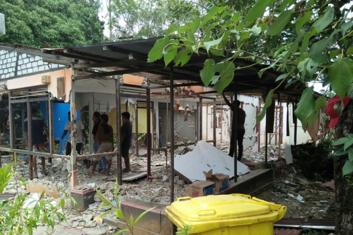 Ratusan personel kawal eksekusi rumah di Ambon