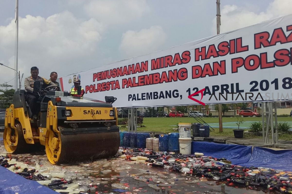 Polresta Palembang musnahkan ribuan botol miras