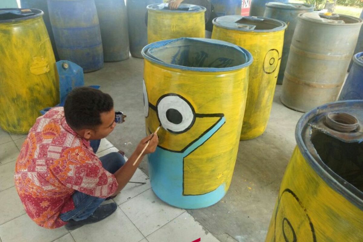 Warga rubah drum bekas  jadi tong sampah