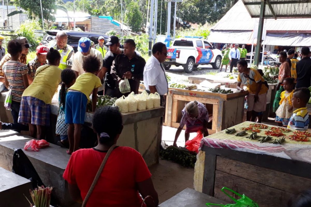 Belanja Bersama, Akhiri Puncak HUT Teluk Wondama